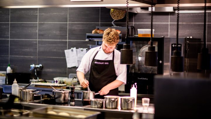 Une table inox de grande qualité